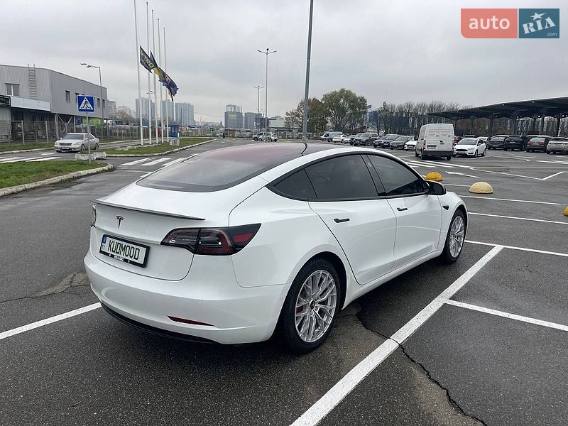 Седан Tesla Model 3 2019 в Киеве