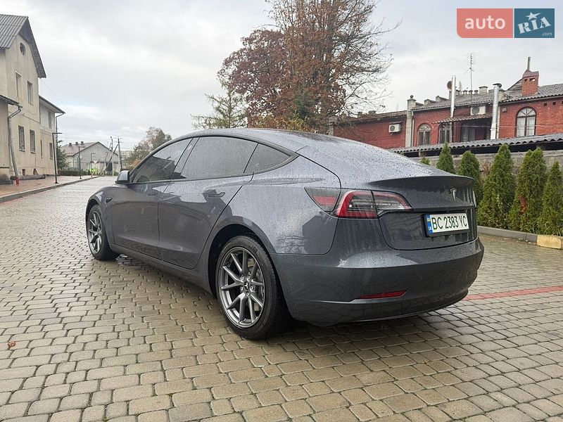Седан Tesla Model 3 2022 в Львове