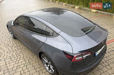 Седан Tesla Model 3 2022 в Львове