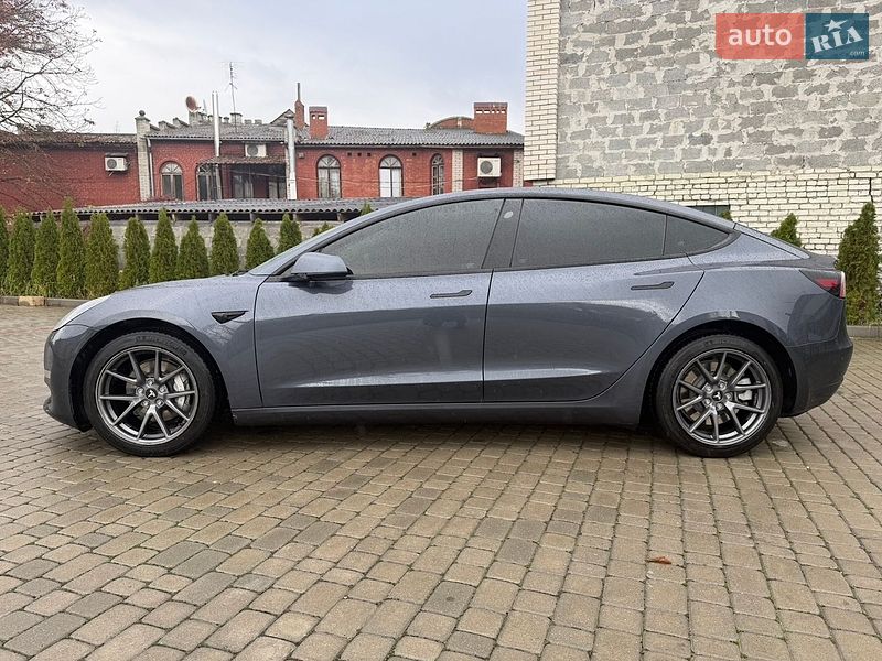 Седан Tesla Model 3 2022 в Львове
