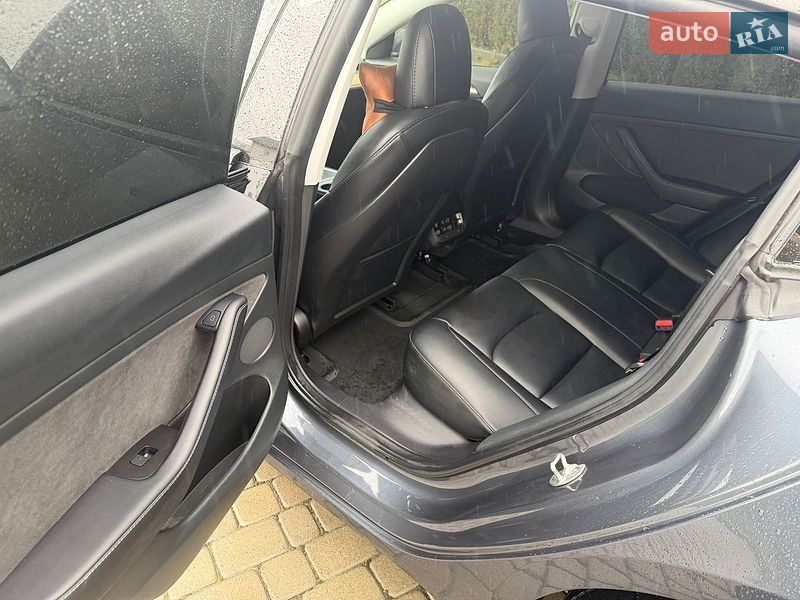 Седан Tesla Model 3 2022 в Львове