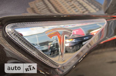 Седан Tesla Model S 2016 в Киеве