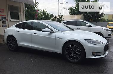 Седан Tesla Model S 2015 в Одессе