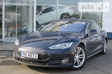 Седан Tesla Model S 2015 в Киеве