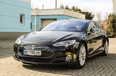 Седан Tesla Model S 2015 в Одессе