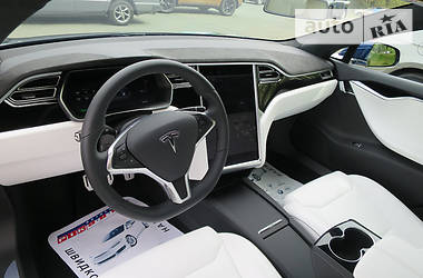 Седан Tesla Model S 2018 в Киеве