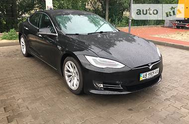 Седан Tesla Model S 2016 в Виннице
