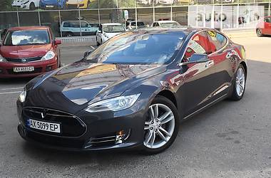 Седан Tesla Model S 2015 в Харькове