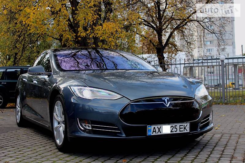 Tesla Model S 2014 года
