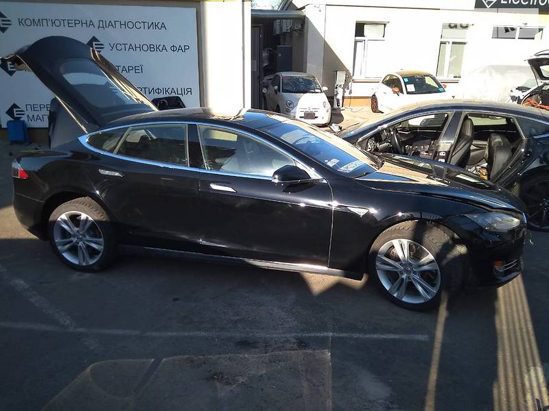 Tesla Model S 2014 года
