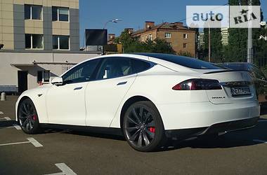 Лифтбек Tesla Model S 2014 в Киеве