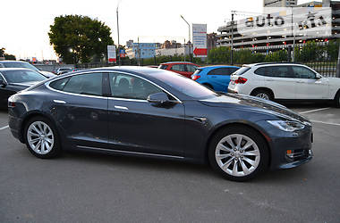 Хэтчбек Tesla Model S 2017 в Киеве