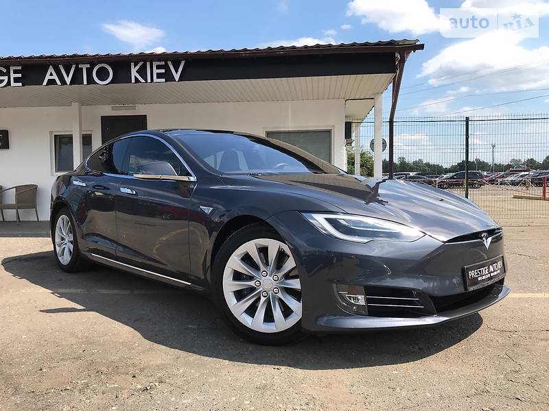 Седан Tesla Model S 2016 в Києві