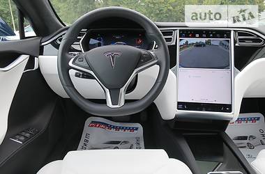 Седан Tesla Model S 2018 в Киеве