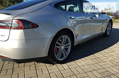 Лифтбек Tesla Model S 2014 в Киеве