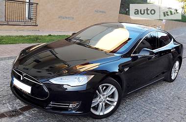 Лифтбек Tesla Model S 2016 в Киеве