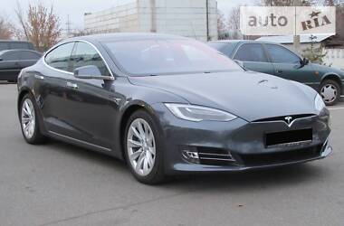 Седан Tesla Model S 2018 в Киеве