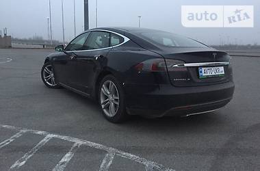 Седан Tesla Model S 2014 в Львове