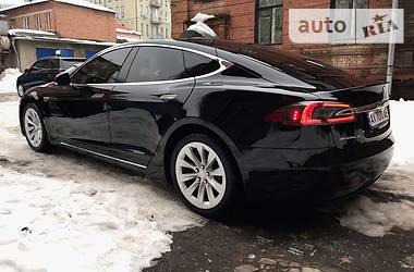 Седан Tesla Model S 2016 в Харкові