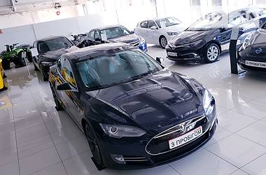 Лифтбек Tesla Model S 2014 в Киеве