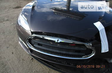 Лифтбек Tesla Model S 2013 в 