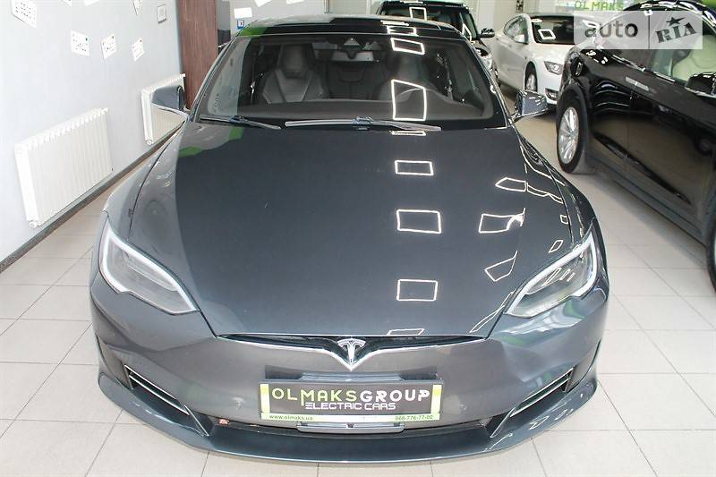 Лифтбек Tesla Model S 2016 в Киеве