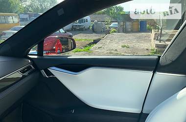 Седан Tesla Model S 2018 в Кривом Роге