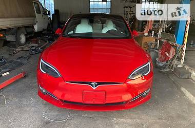 Седан Tesla Model S 2018 в Кривому Розі