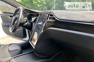 Лифтбек Tesla Model S 2016 в Киеве