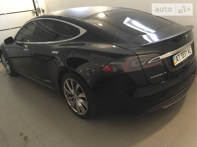 Хэтчбек Tesla Model S 2014 в Коломые