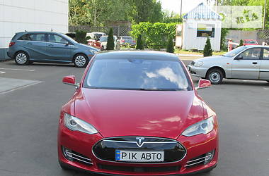 Родстер Tesla Model S 2015 в Киеве