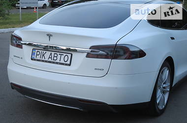 Седан Tesla Model S 2015 в Киеве