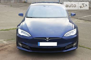 Лифтбек Tesla Model S 2016 в Киеве