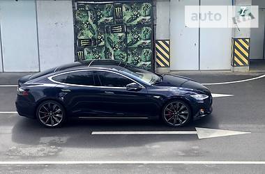 Лифтбек Tesla Model S 2015 в Киеве