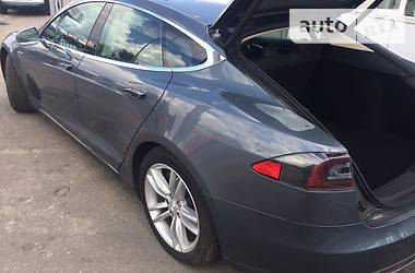 Седан Tesla Model S 2014 в Киеве