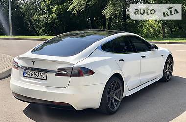 Лифтбек Tesla Model S 2016 в Киеве