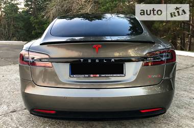 Седан Tesla Model S 2017 в Энергодаре