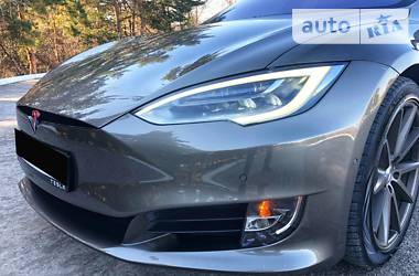 Седан Tesla Model S 2017 в Энергодаре