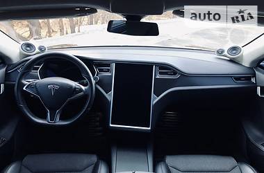 Седан Tesla Model S 2017 в Энергодаре