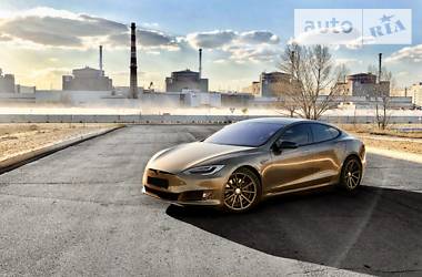 Седан Tesla Model S 2017 в Энергодаре