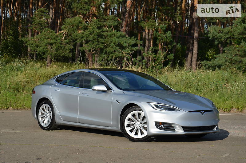 Седан Tesla Model S 2018 в Києві