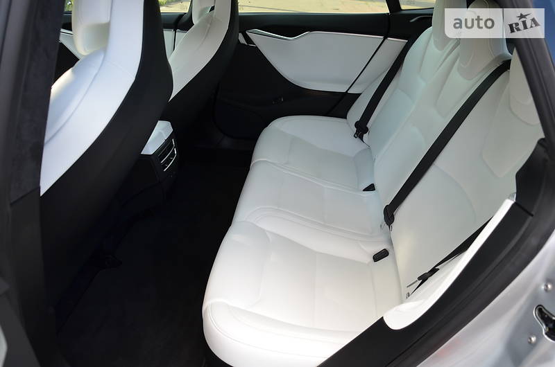 Седан Tesla Model S 2018 в Києві
