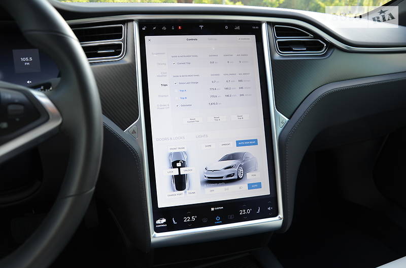 Седан Tesla Model S 2018 в Києві