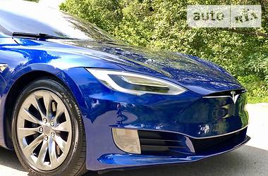 Лифтбек Tesla Model S 2017 в Киеве