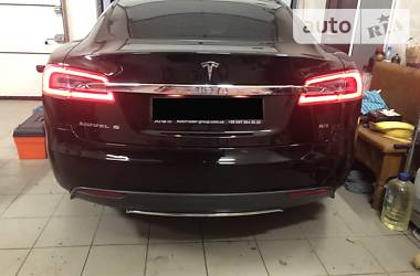 Хетчбек Tesla Model S 2014 в 