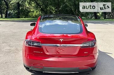 Лифтбек Tesla Model S 2015 в Киеве