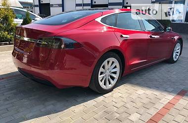 Седан Tesla Model S 2017 в Стрые