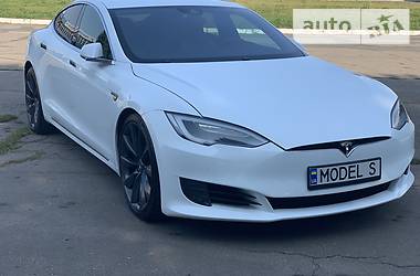 Лифтбек Tesla Model S 2016 в Ровно