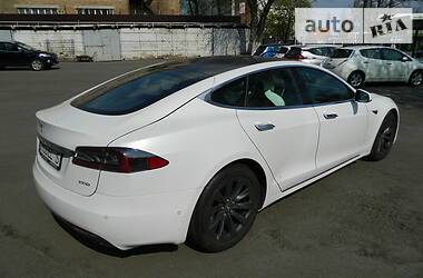 Седан Tesla Model S 2017 в Києві