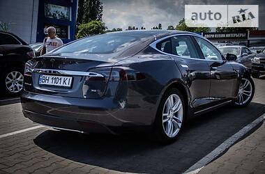 Хэтчбек Tesla Model S 2016 в Одессе